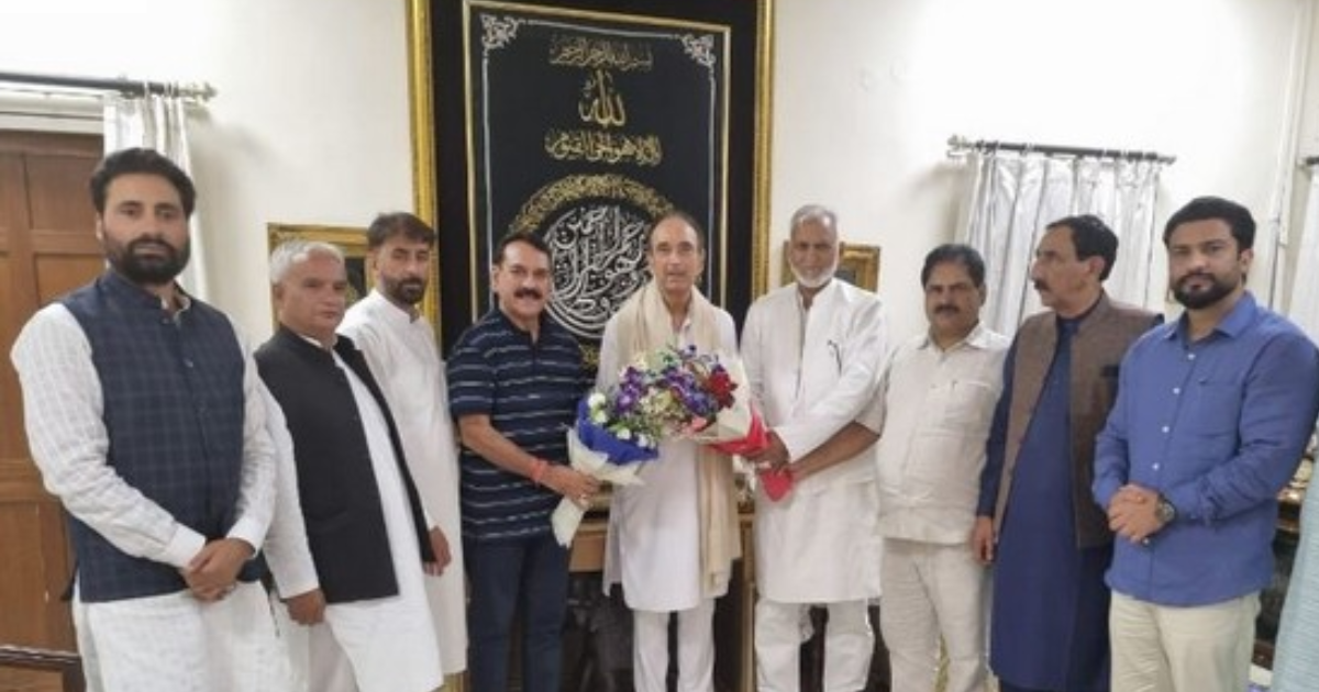 64 Congress leaders resign as Ghulam Nabi Azad looks set to launch party